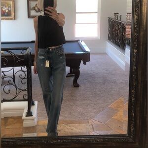 LEVIS - NWT 501 CURVE JEANS + MEDIUM WASH/WOMENS SIZE 24 + 32
